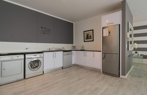 Century City Apartamento | 200sqm Top Floor apartment, 3 bedrooms 3 bathroom apartment in Cape Town