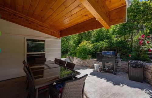 Rapid City Casa | 201 S berry · lNDOOR POOL! The FUN house