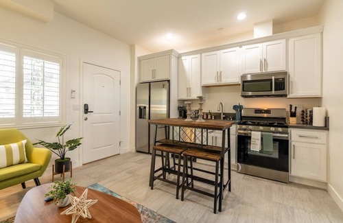 Santa Ana Apartamento | 202 Broadway · Modern Home W/Charming King Suite | 6Mi to Disney!