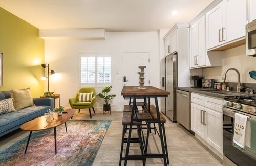 Santa Ana Apartamento | 202 Broadway · Modern Home W/Charming King Suite | 6Mi to Disney!