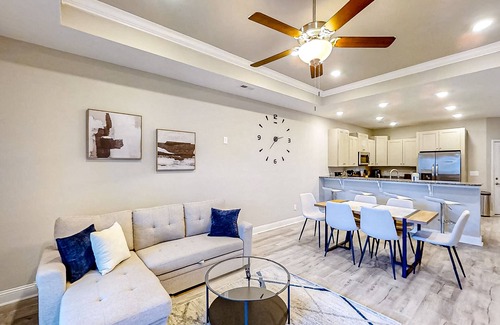 Myrtle Beach Casa | 2023 duplex near beach/golf with screened patio - dog-friendly
