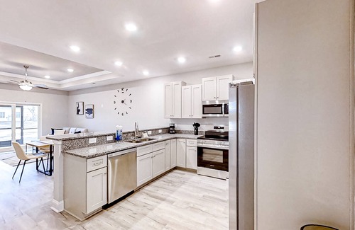 Myrtle Beach Casa | 2023 duplex near beach/golf with screened patio - dog-friendly