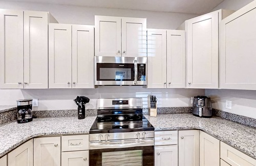 Myrtle Beach Casa | 2023 duplex near beach/golf with screened patio - dog-friendly