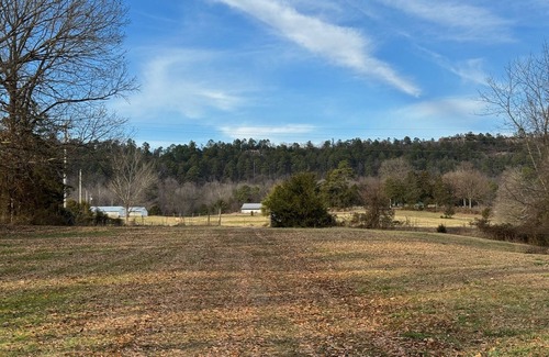 Centerville Alquiler De RV | 2024 Total Eclipse RV site at the base of Petit Jean Mountain