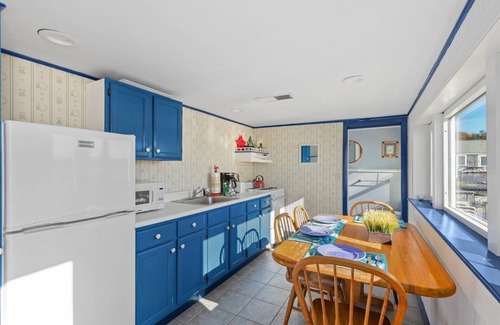 Orleans Cabaña | 2025 Bell Buoy: Adorable Cottage w/ Sparkling Town Cove Views, Pet Friendly!