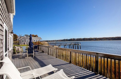 Orleans Cabaña | 2025 Bell Buoy: Adorable Cottage w/ Sparkling Town Cove Views, Pet Friendly!