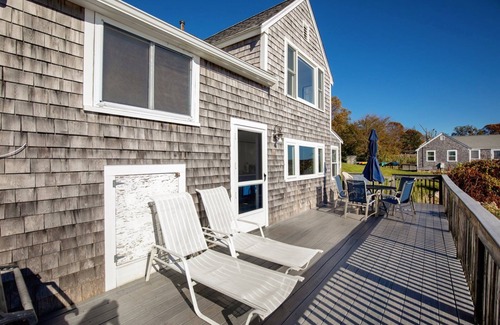 Orleans Cabaña | 2025 Bell Buoy: Adorable Cottage w/ Sparkling Town Cove Views, Pet Friendly!