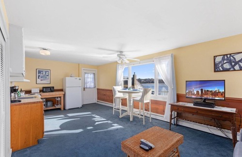 Eastham Condominio | 2025 Top Deck: Lovely Condo w/ Deck Overlooking Town Cove, Pet Friendly!