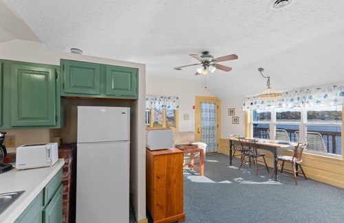 Eastham Cabaña | 2025 Topsail: Delightful Waterfront Cottage on Town Cove, Pet Friendly!