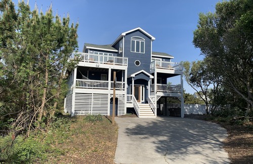Ocean Hill Casa | Oceanside. 2 min walk to beach. Private Heated Pool. Hot Tub. Pet Friendly.
