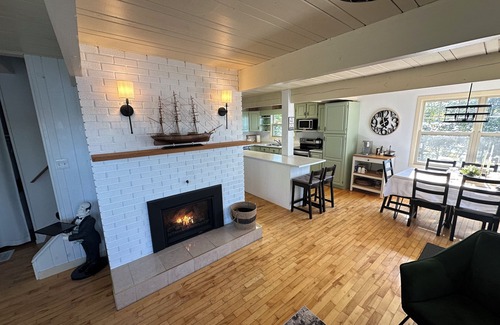 Waverley Cabaña | 2025 Vacation Rental of the Year cottage completely surrounded by water!