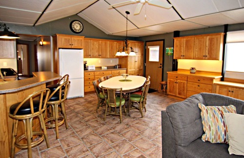Glenwood Casa | The Cabin on Amelia - ¡GRAN casa en el lago durante todo el año en el hermoso lago Amelia!