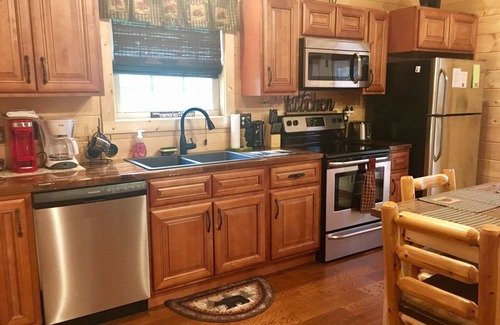 Gatlinburg - Pigeon Forge Cabina | Relájese y disfrute de The Curious Bear Cabin en Gatlinburg Private Perfect Location.