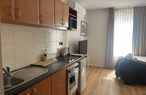 Perth Central Business District Apartamento | 203 Cute as a Button w/kitchen for 2 CBD