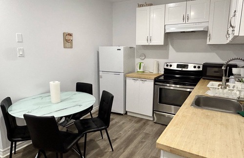 Quartier des Spectacles Apartamento | #204 Downtown One bedroom Loft in with free parking