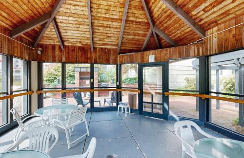 Lincoln Hotel | 204 Studio at Rivergreen