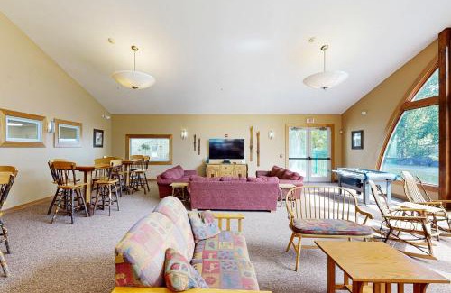 Lincoln Hotel | 204 Studio at Rivergreen