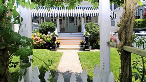 Cape May Casa | 207 Howard Street - The "Schapteau"