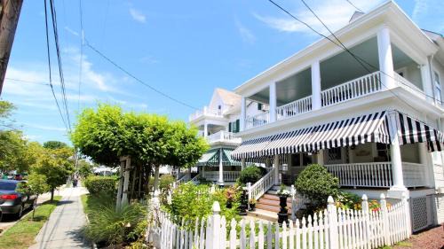 Cape May Casa | 207 Howard Street - The "Schapteau"
