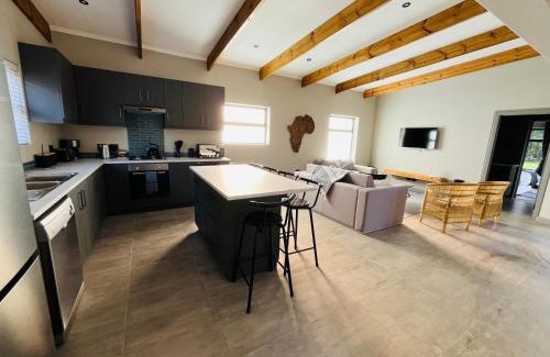 George Apartamento | 21 Heather Road