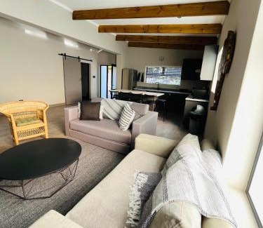 George Apartamento | 21 Heather Road