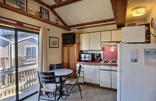 Hatteras Condominio | 21 Sandcastle Studio Bedroom Condo by RedAwning