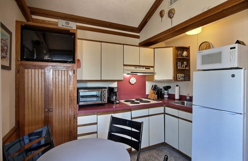 Hatteras Condominio | 21 Sandcastle Studio Bedroom Condo by RedAwning