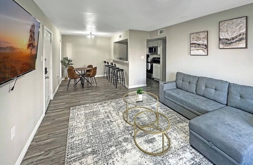 Addison Apartamento | 2107 · Cozy Addison Apt, Free Park Wi-Fi, Pool & Gym