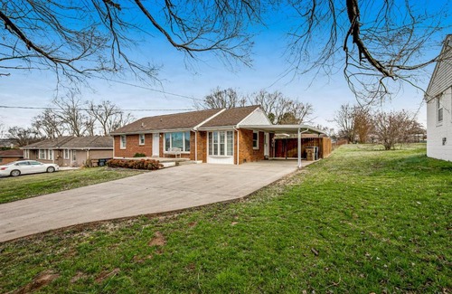 Elm Hill Acres Casa | 2108 Crystal Drive