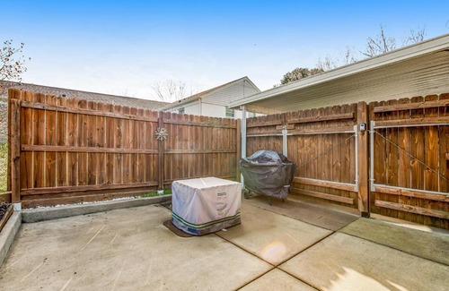 Elm Hill Acres Casa | 2108 Crystal Drive