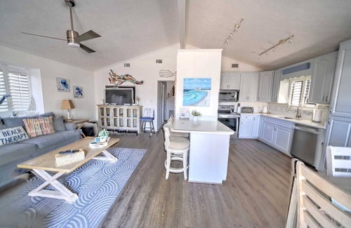 Lower Grand Lagoon Casa | 219 Squid Lane -3 Bedrooms - Includes 2 Golf Cart & Beach Chairs