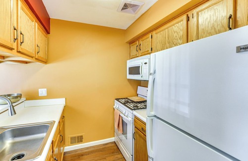 Sterling Heights Condominio | 22 Mi to Detroit: Sterling Heights Condo