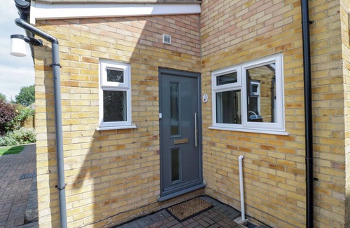 Kidlington Cabaña | 22 OLD CHAPEL CLOSE, family friendly, with a garden in Kidlington