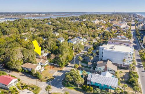 Folly Beach Casa | 220 W Ashley - Corner Cottage - Central Location