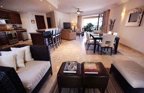 San Jose del Cabo Condominio | 2200 pies cuadrados de lujo frente al mar - ¡Precios especiales de otoño!