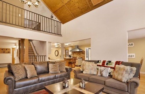 Summit Estates Cabina | 2201-apres Ski Haus 4 Bedroom Home by RedAwning