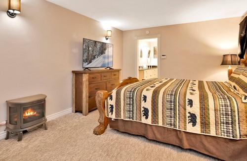 Summit Estates Cabina | 2201-apres Ski Haus 4 Bedroom Home by RedAwning