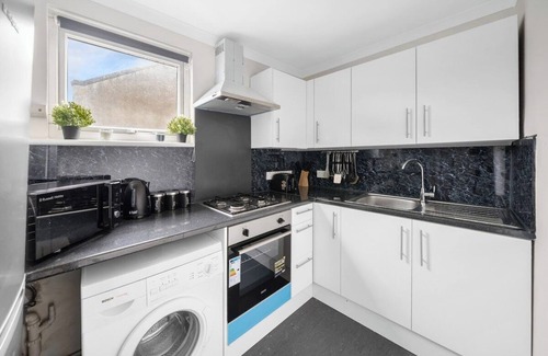 Cann Hall Apartamento | 221 Dames Road E7 0EA · Long Stay 10%Off | WiFi | Parking | Sleeps 5