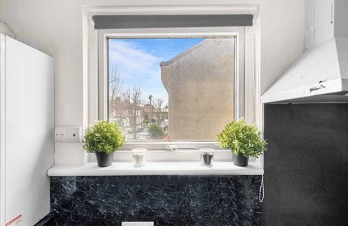 Cann Hall Apartamento | 221 Dames Road E7 0EA · Long Stay 10%Off | WiFi | Parking | Sleeps 5