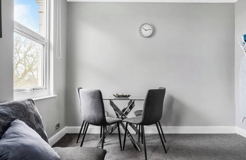 Cann Hall Apartamento | 221 Dames Road E7 0EA · Long Stay 10%Off | WiFi | Parking | Sleeps 5