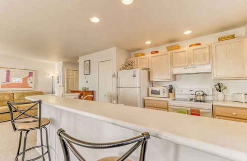 Westport Condominio | 221 Don't Worry, Be Happy ~ Spacious Ocean View Condo