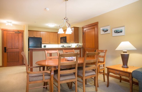 Salt Lake Mountain Resorts Condominio | 2211 - Two Bedroom Standard Eagle Springs East by RedAwning