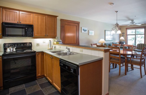 Salt Lake Mountain Resorts Condominio | 2211 - Two Bedroom Standard Eagle Springs East by RedAwning