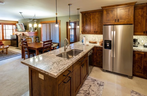 Salt Lake Mountain Resorts Condominio | 2215 - Two Bedroom Standard Eagle Springs East by RedAwning
