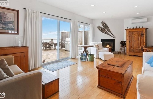 The Blue Mountains Casa | 223 SUNSET Boulevard