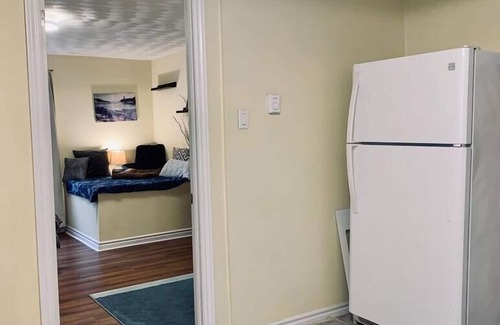 North End Apartamento | 225 Cozy Work From Home Ready - 2 Bed w/ Backyard