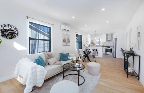 Eagle Rock Casa | 2267 Las Flores Dr, Los Angeles, CA 90041