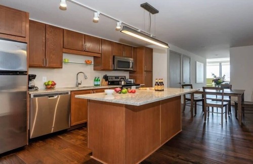 Downtown Dallas Apartamento | 22nd FL Bold CozySuites w/pool, gym