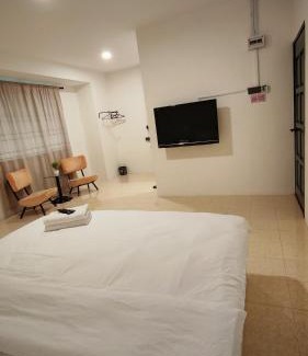 Central Seberang Perai Casa | 23 Inn Kingbed Room with Balcony