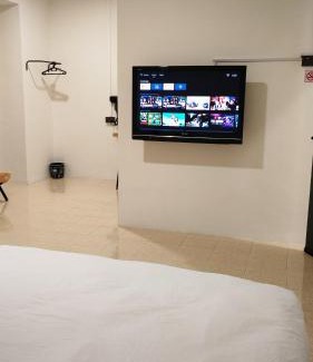 Central Seberang Perai Casa | 23 Inn Kingbed Room with Balcony